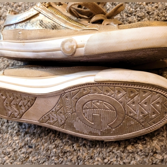 Size 8 1/2M Gently Used Gold Zipper Guess Tennis Shoes - Worn Twice - Picture 3 of 5